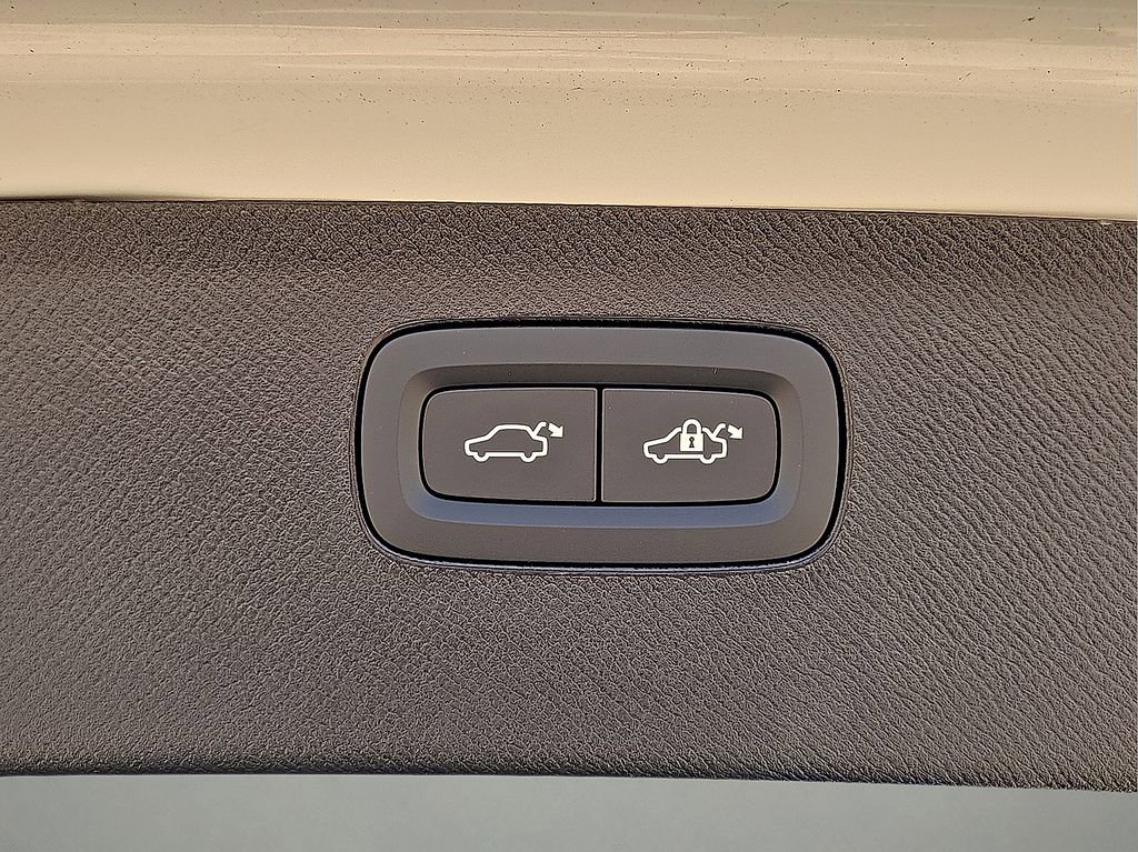 New 2026 Volvo XC90 B5 Core image 13