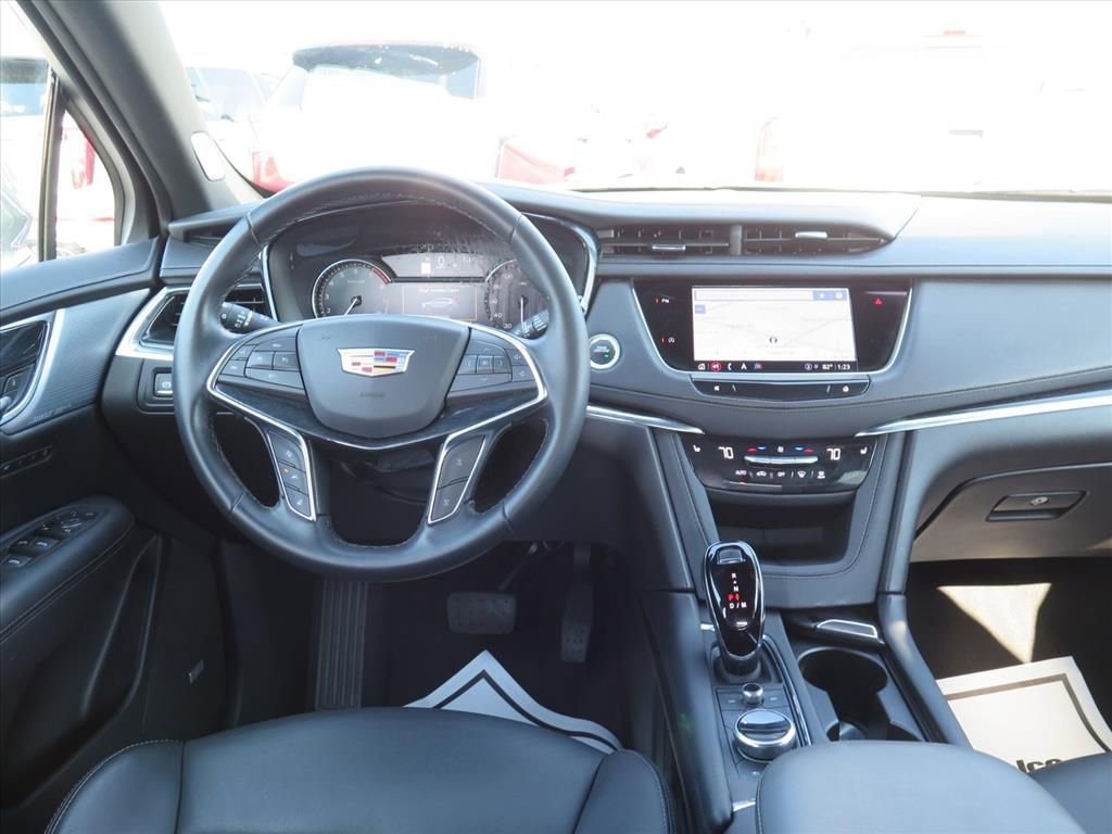 Used 2025 Cadillac XT5 Premium Luxury image 21