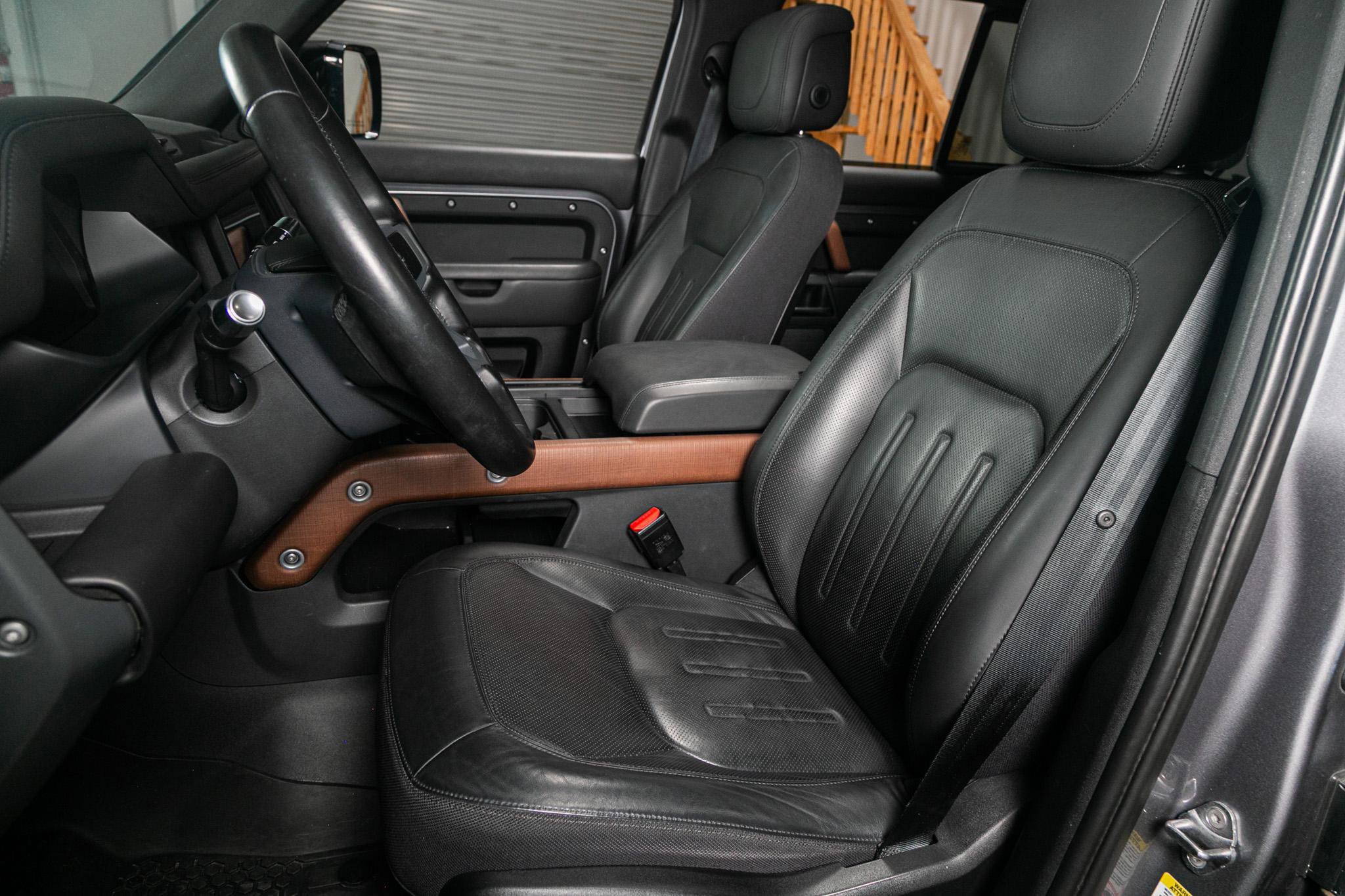 Used 2020 Land Rover Defender 110 X image 4