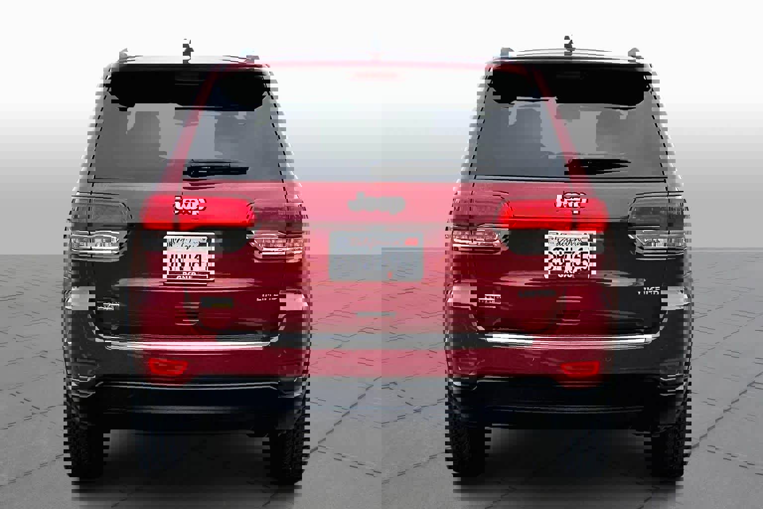 Used 2015 Jeep Grand Cherokee Limited w/ Luxury Group II image 4