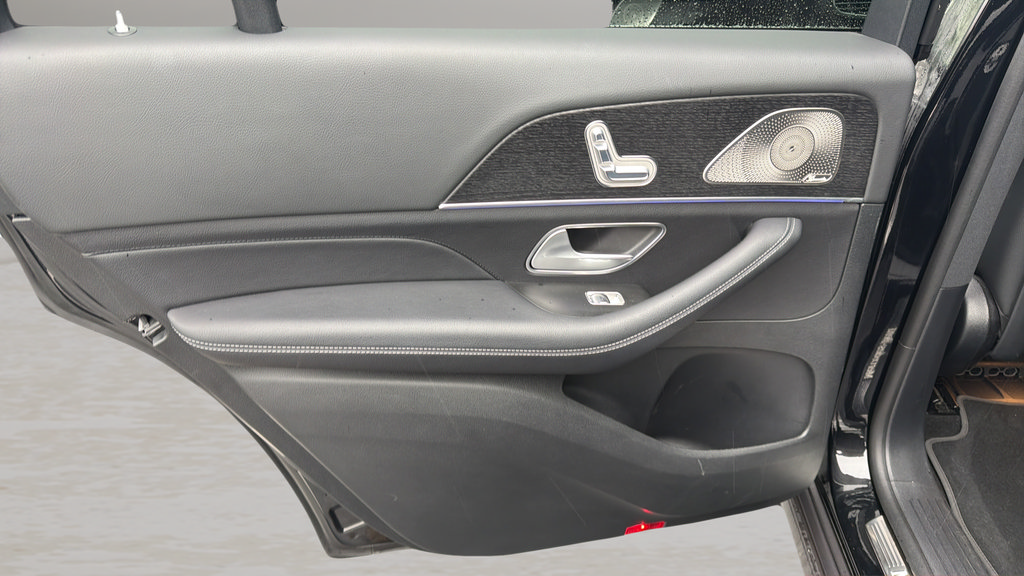 Used 2025 Mercedes-Benz GLS 450 4MATIC image 16