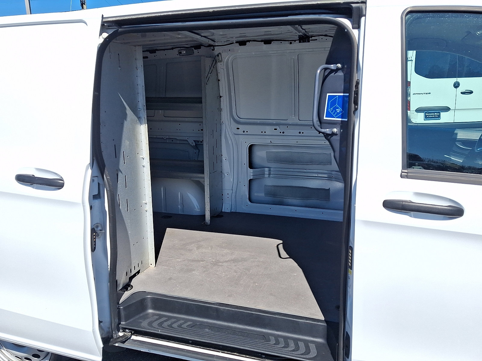 Used 2023 Mercedes-Benz Metris image 10