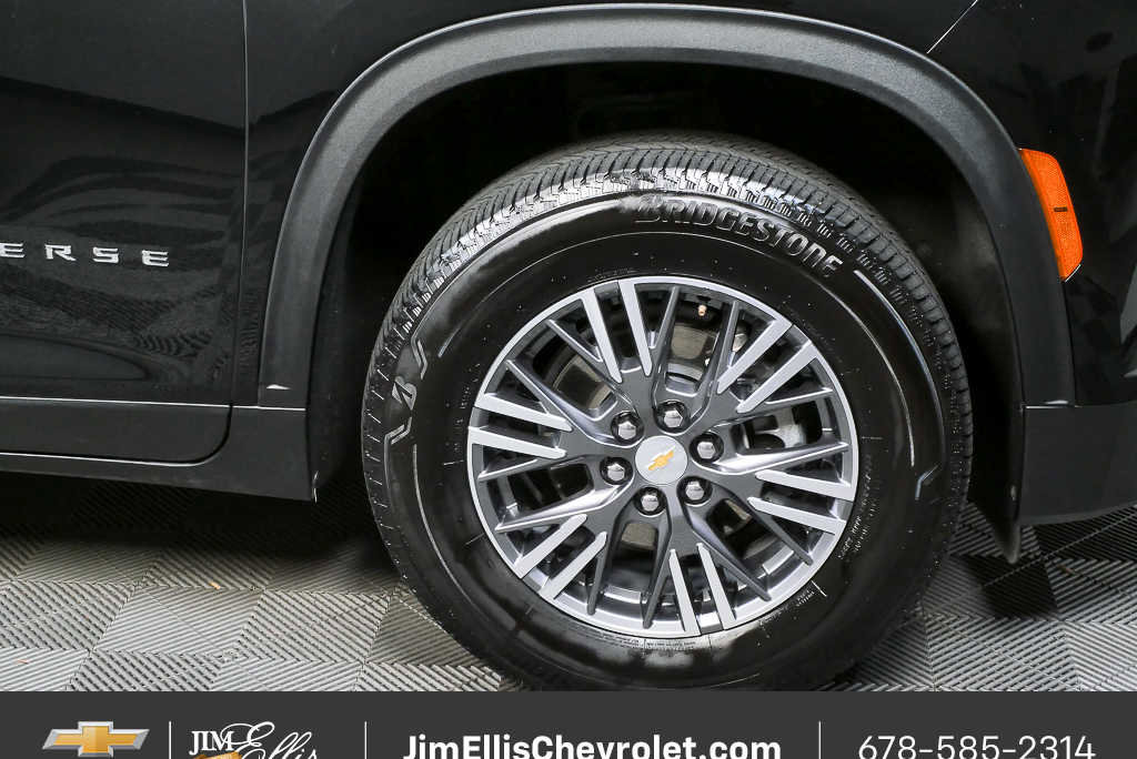 Used 2025 Chevrolet Traverse LT image 37