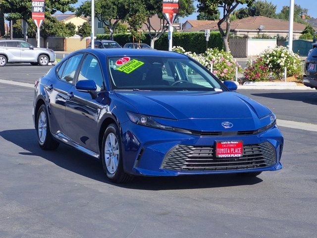 Used 2025 Toyota Camry LE FWD image 3