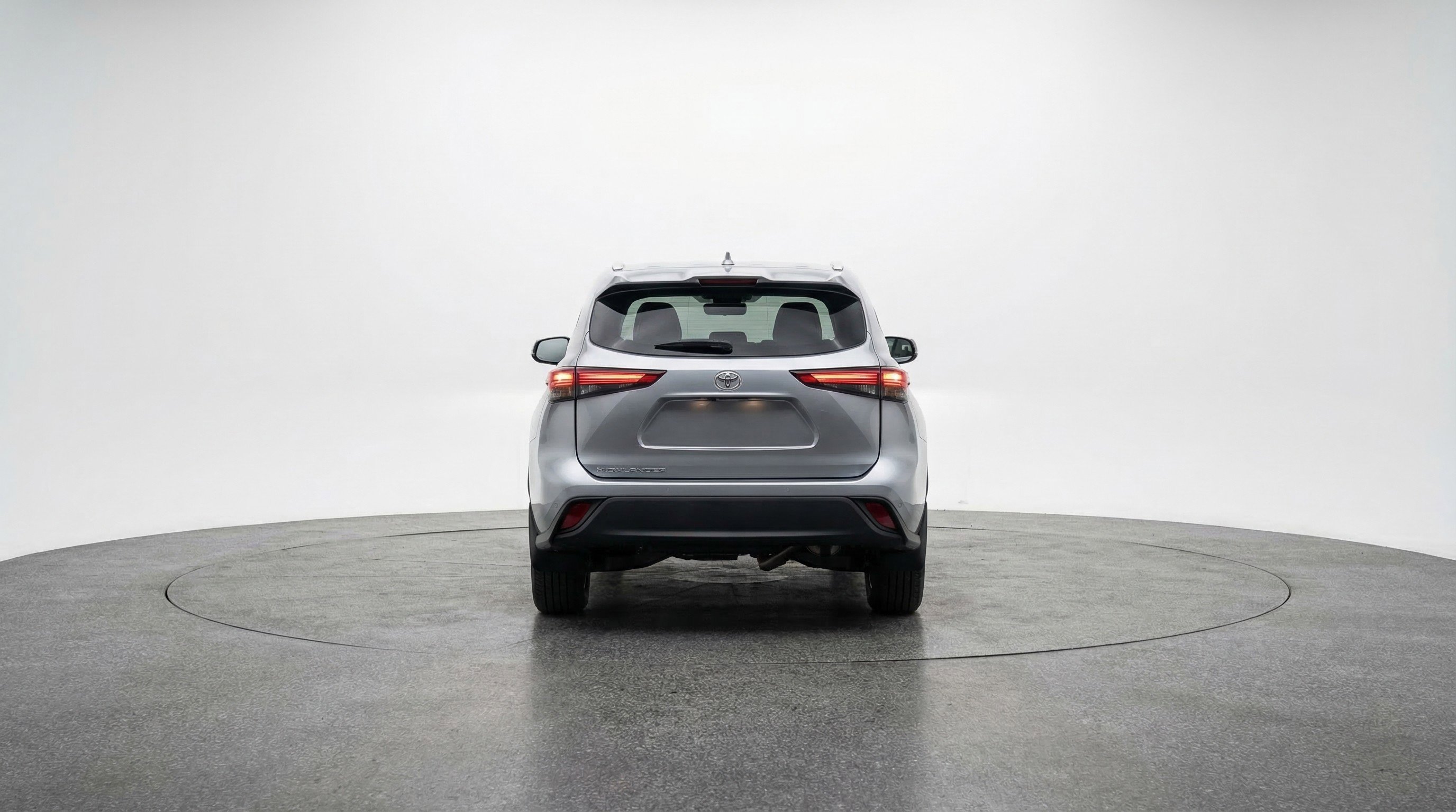 Used 2025 Toyota Highlander LE image 7