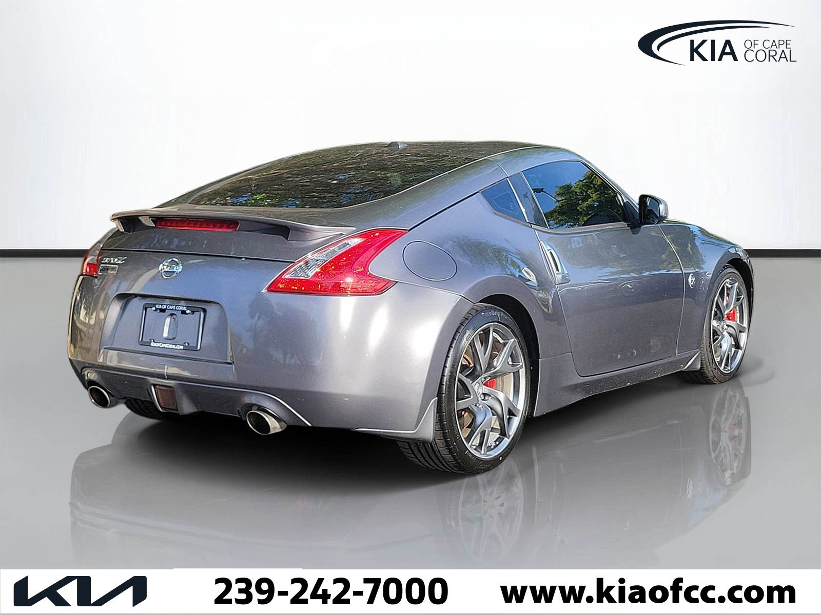 Used 2014 Nissan 370Z Touring w/ Sport Package RWD image 3