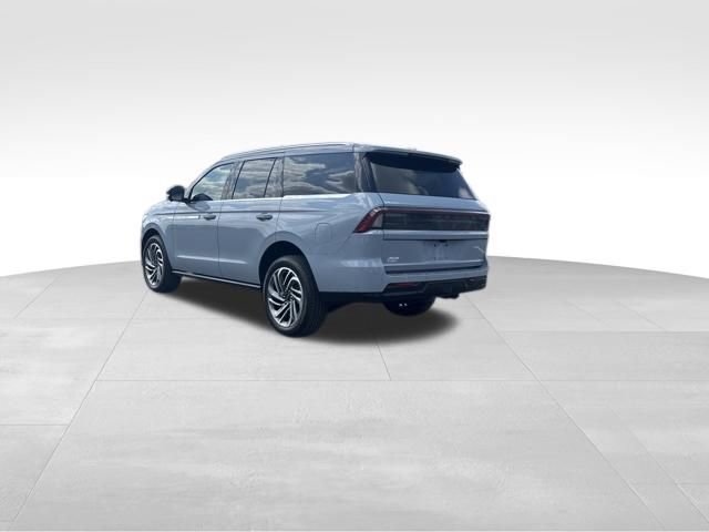 Certified 2025 Lincoln Navigator Reserve image 3