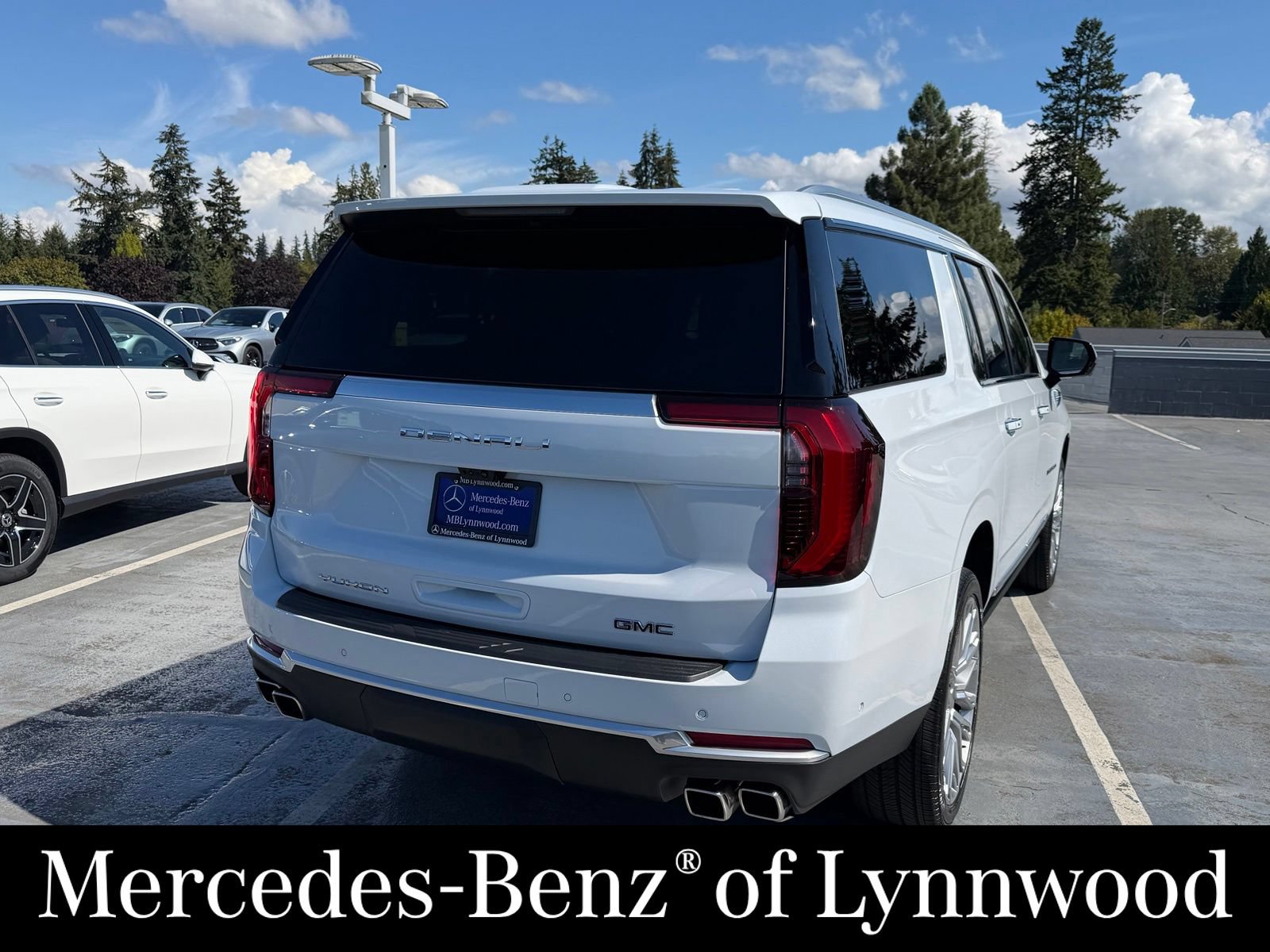 Used 2026 GMC Yukon XL Denali w/ Denali Reserve Package AWD/4WD image 6