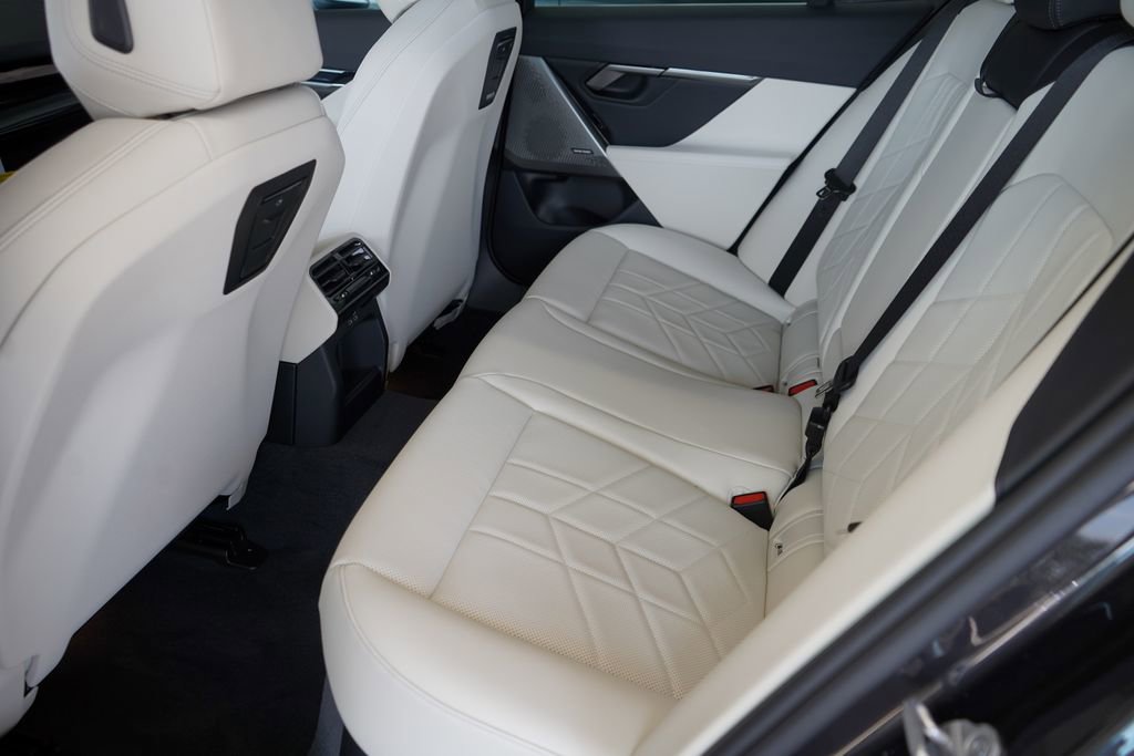 Used 2026 BMW i5 eDrive40 w/ Premium Package image 20