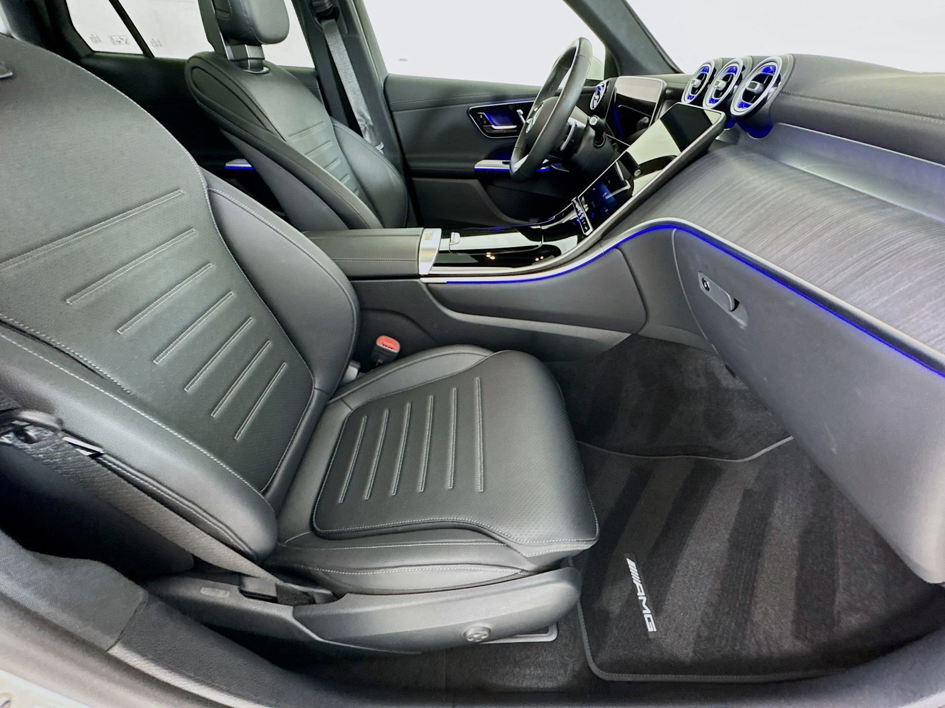 Used 2025 Mercedes-Benz GLC 300 image 31