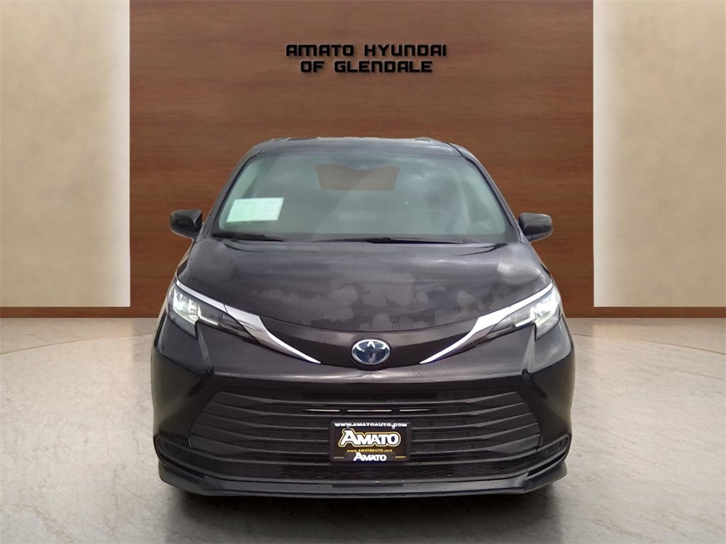 Used 2023 Toyota Sienna LE image 9