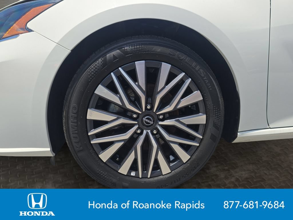 Used 2025 Nissan Altima 2.5 SV FWD image 9