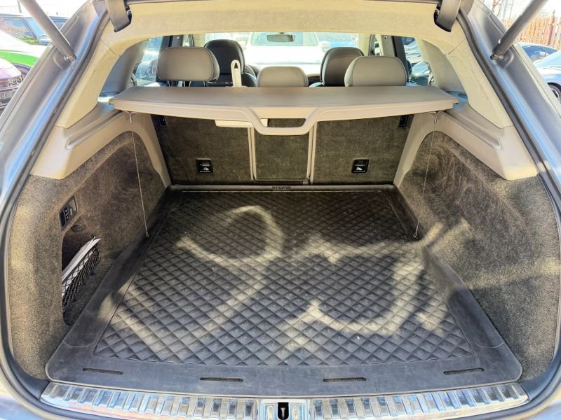 Used 2019 Bentley Bentayga image 35