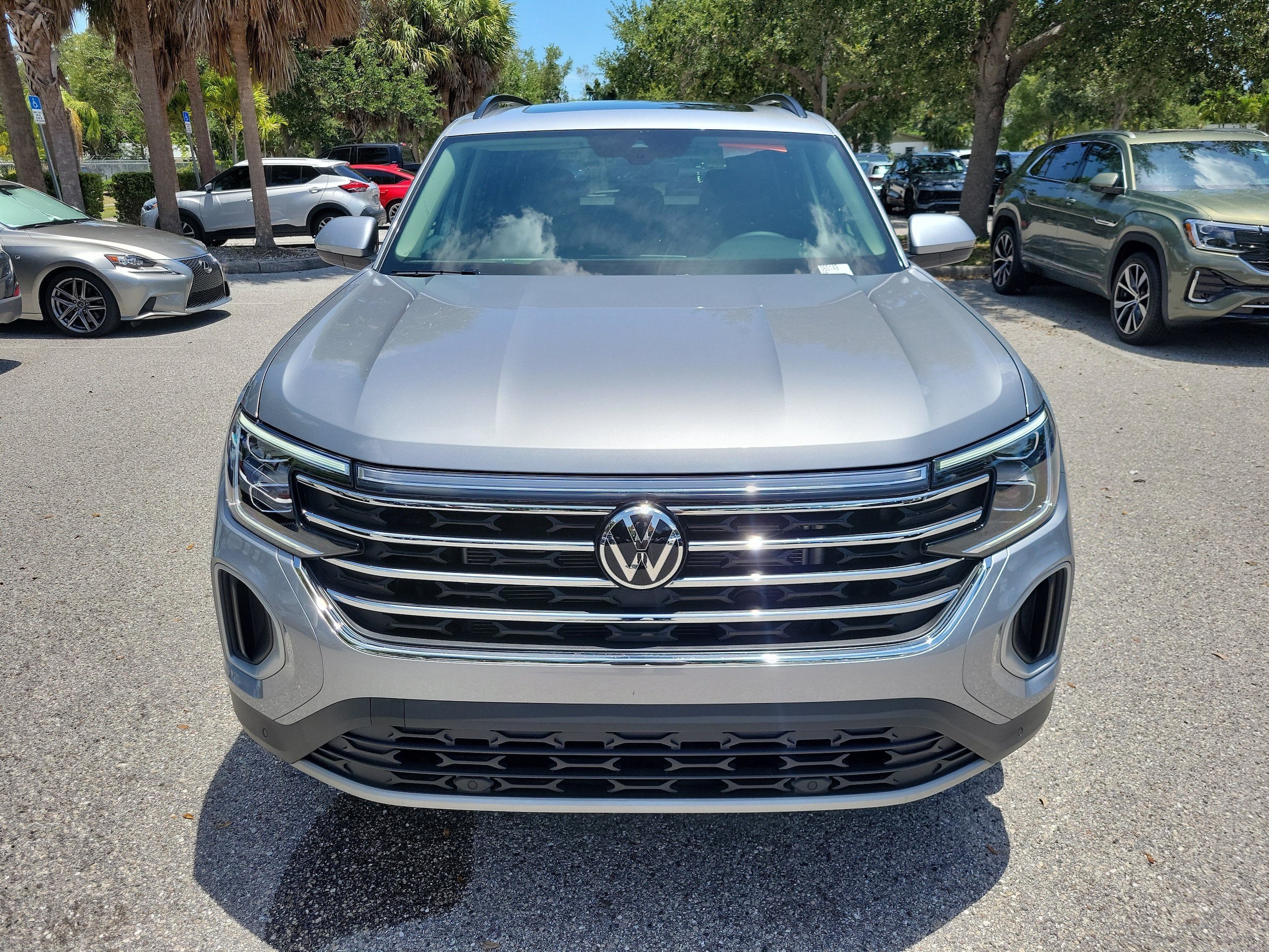 New 2026 Volkswagen Atlas SE FWD image 2