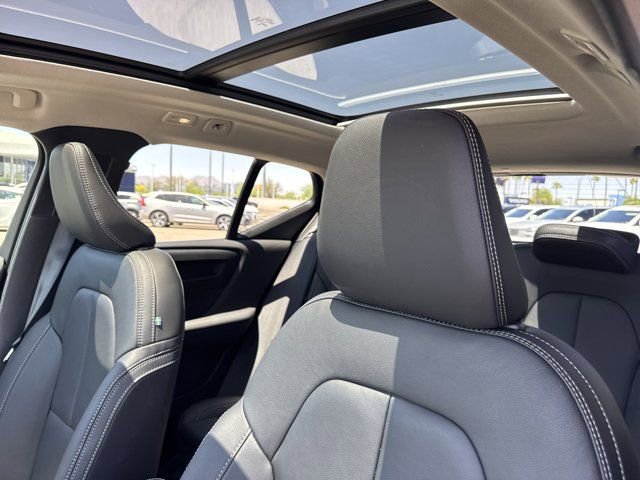 New 2025 Volvo XC40 B5 Core w/ Protection Package Premier image 17