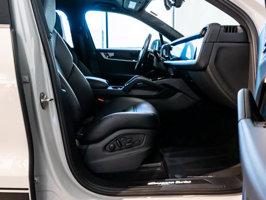 Certified 2025 Porsche Cayenne Turbo AWD/4WD image 31