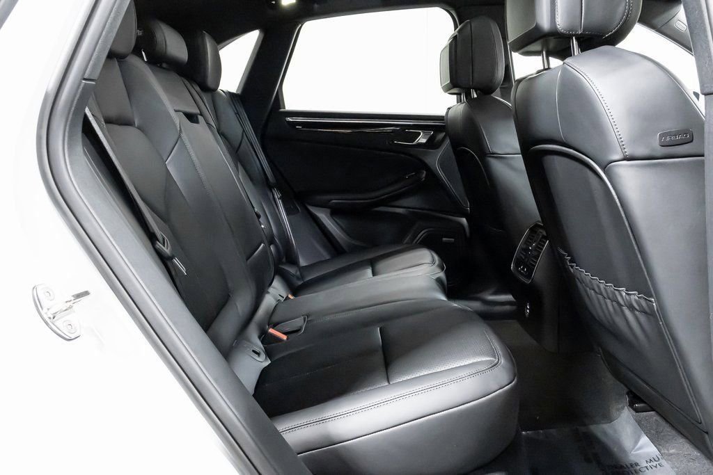 Certified 2025 Porsche Macan AWD/4WD image 18