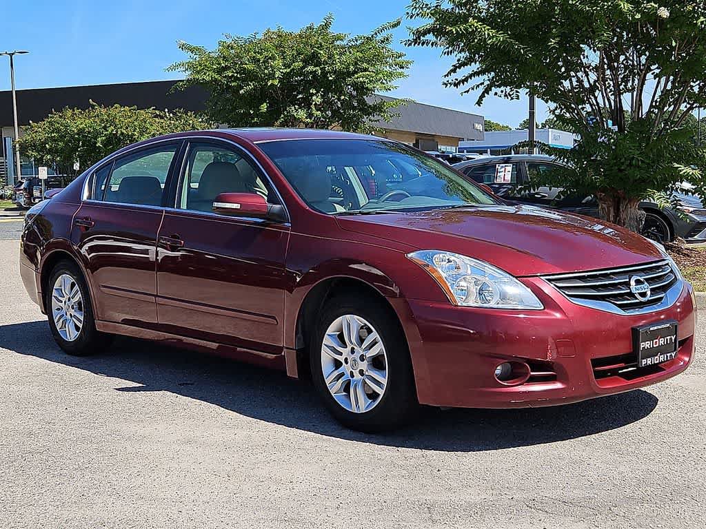 Used 2010 Nissan Altima 2.5 SL w/ Technology Pkg FWD image 3