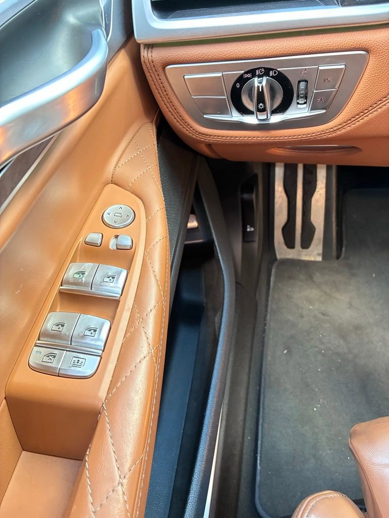 Used 2022 BMW 750i xDrive w/ Luxury Rear Seating Package AWD/4WD image 29