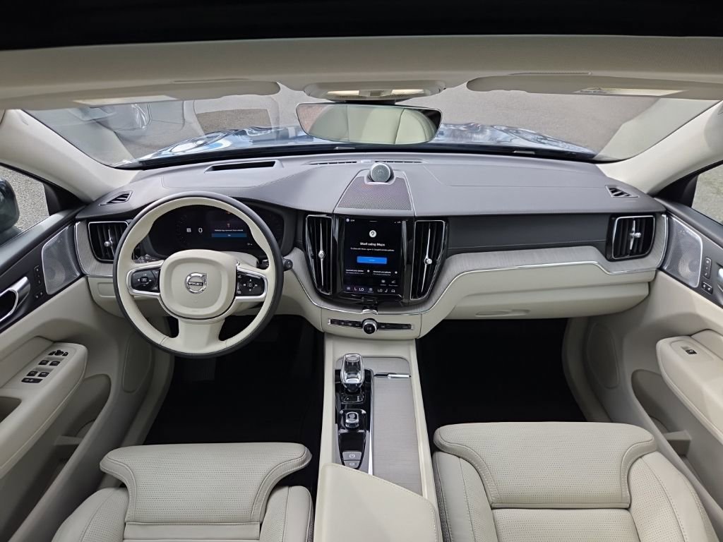 Certified 2023 Volvo XC60 B5 Ultimate image 5