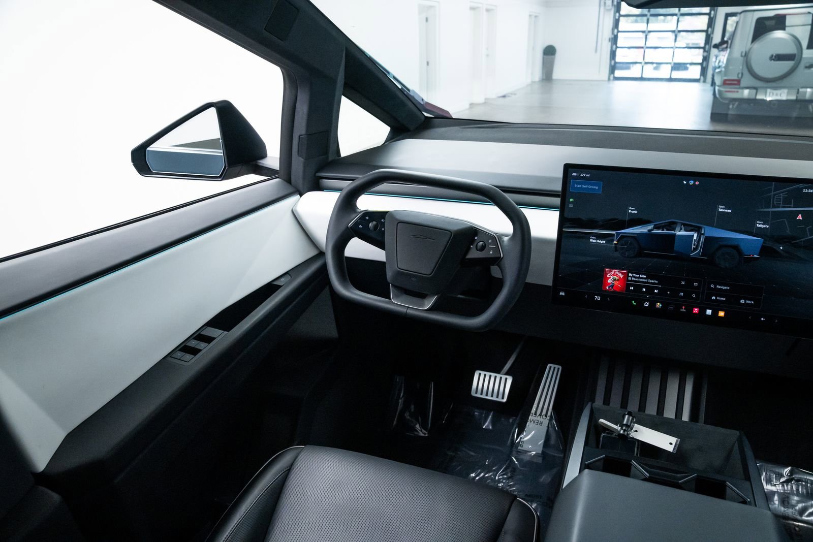 Used 2024 Tesla Cybertruck AWD Crew Cab image 10