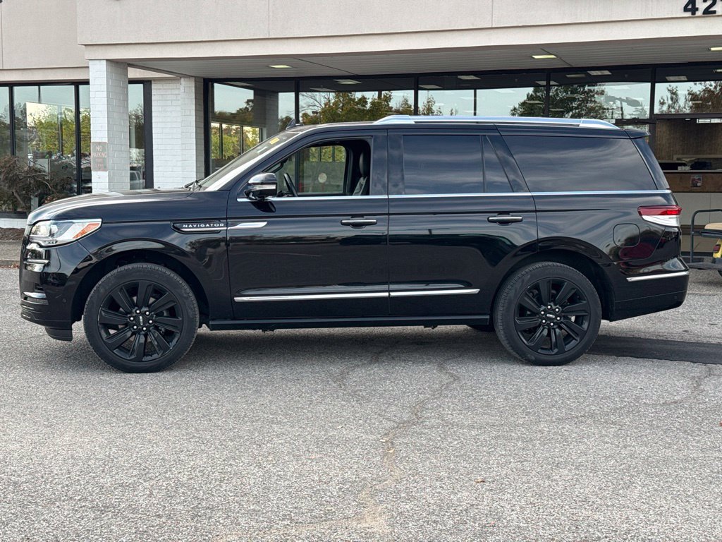 Used 2023 Lincoln Navigator Reserve AWD/4WD image 11