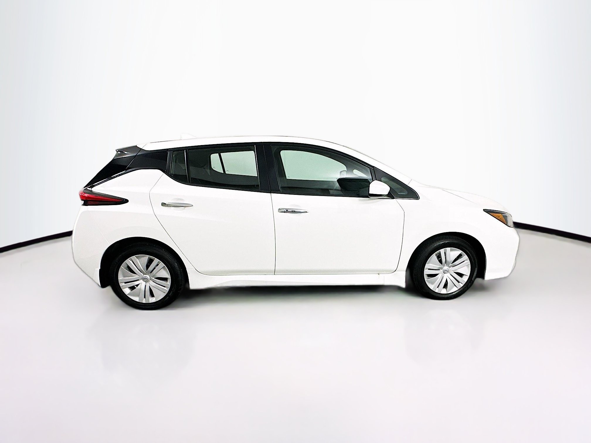 Used 2025 Nissan Leaf S FWD image 10