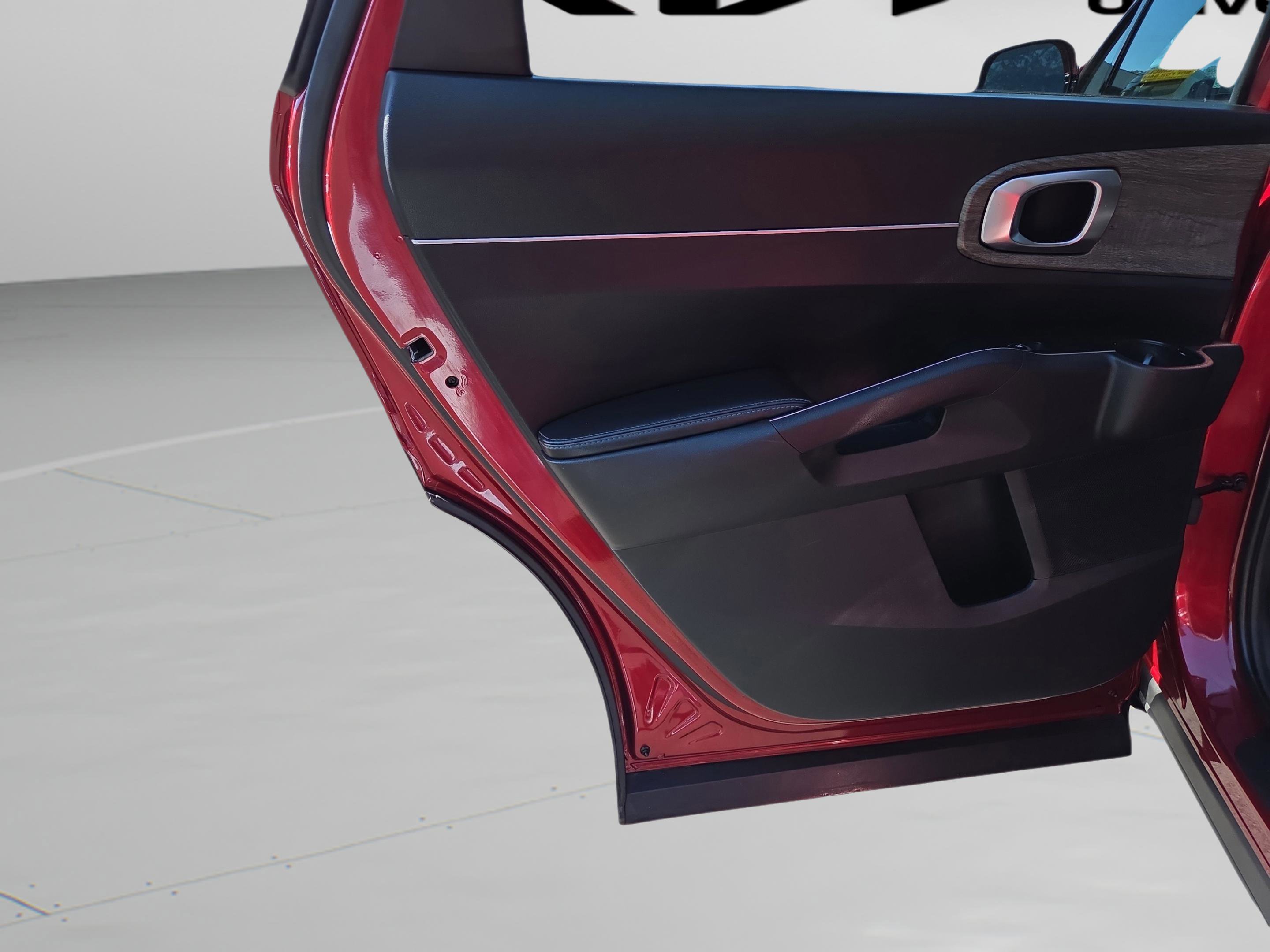 Used 2022 Kia Sorento EX w/ Panoramic Sunroof Package image 29