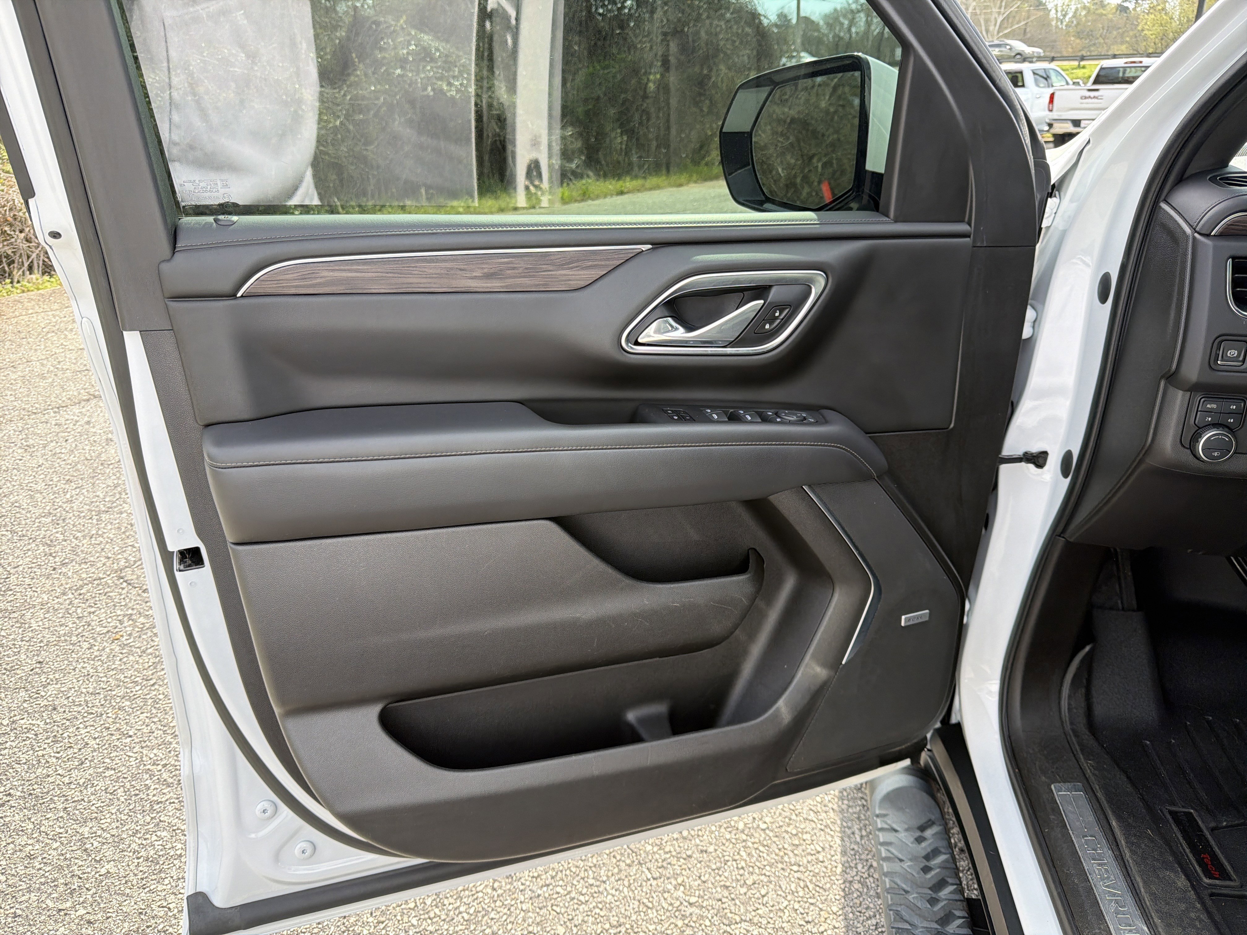 Used 2021 Chevrolet Tahoe Z71 w/ Z71 Off-Road Package image 12