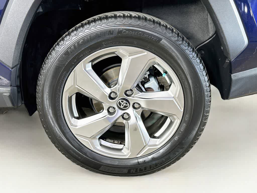 Used 2021 Toyota RAV4 XLE Premium AWD/4WD image 8