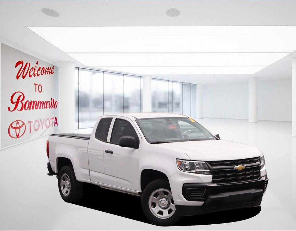 Used 2022 Chevrolet Colorado W/T RWD image 2