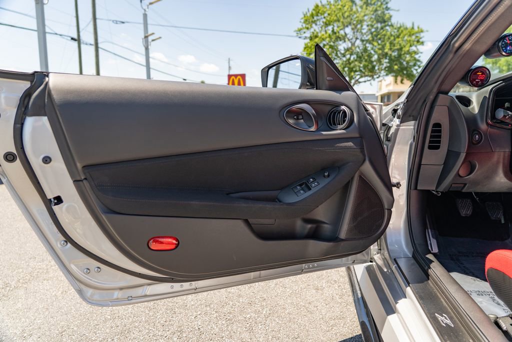Used 2024 Nissan Z Sport w/ Floor Mat Package RWD image 13