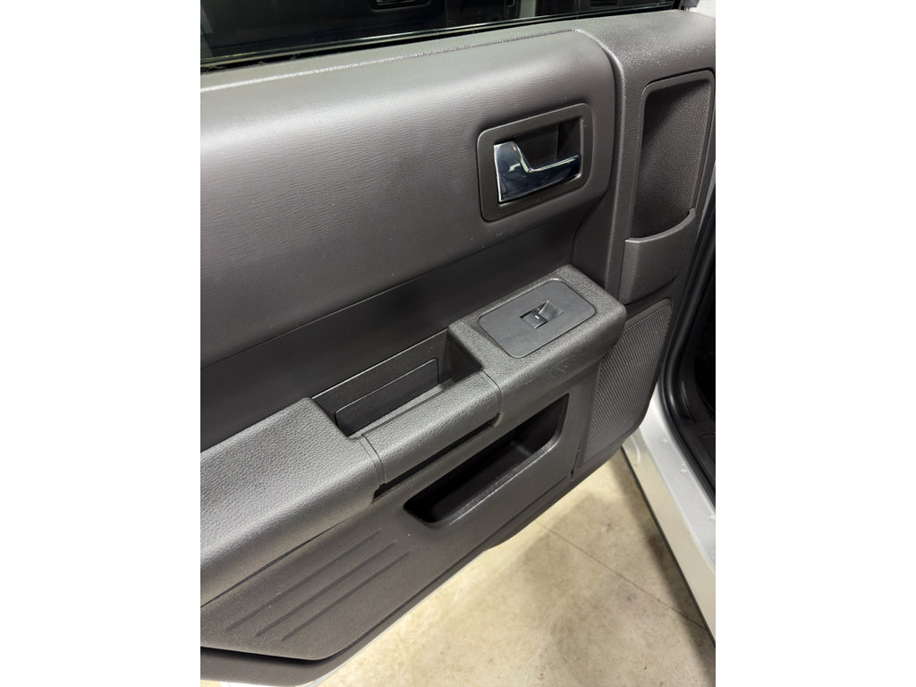 Used 2018 Ford Flex SE FWD image 21