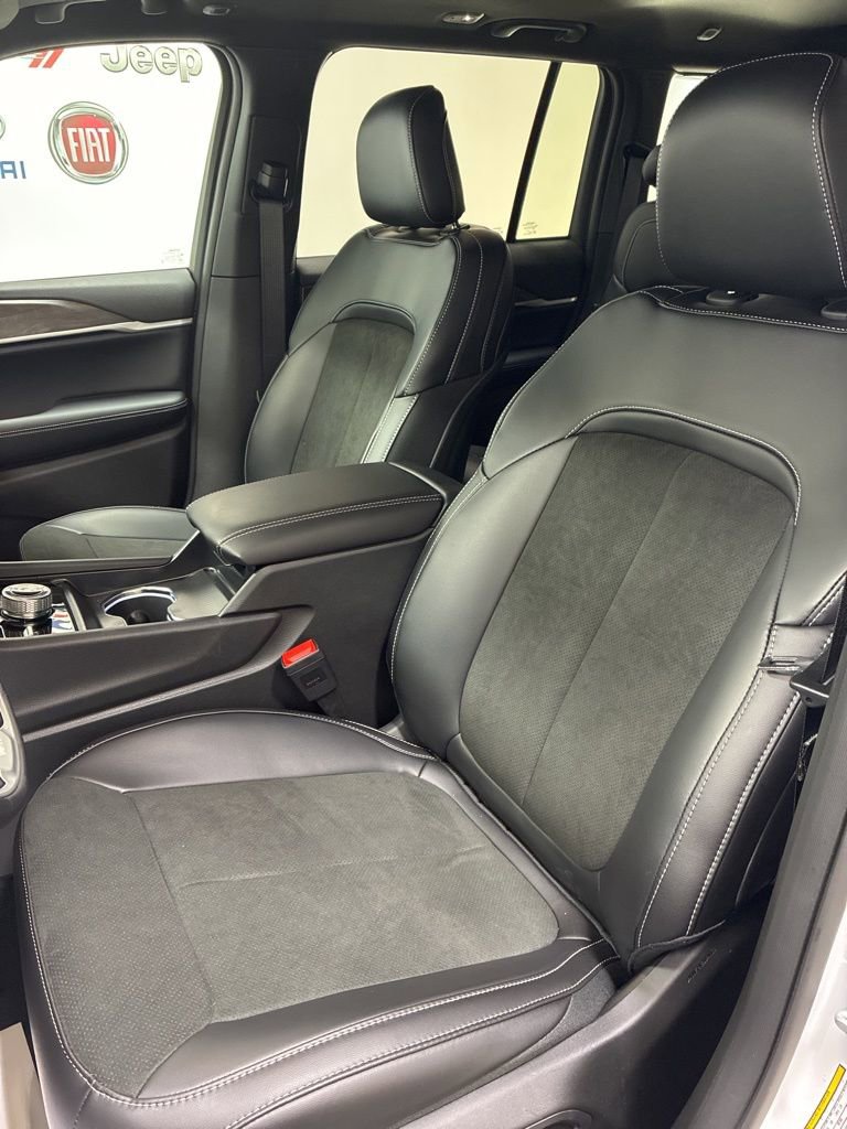 New 2026 Jeep Grand Cherokee Altitude AWD/4WD image 10