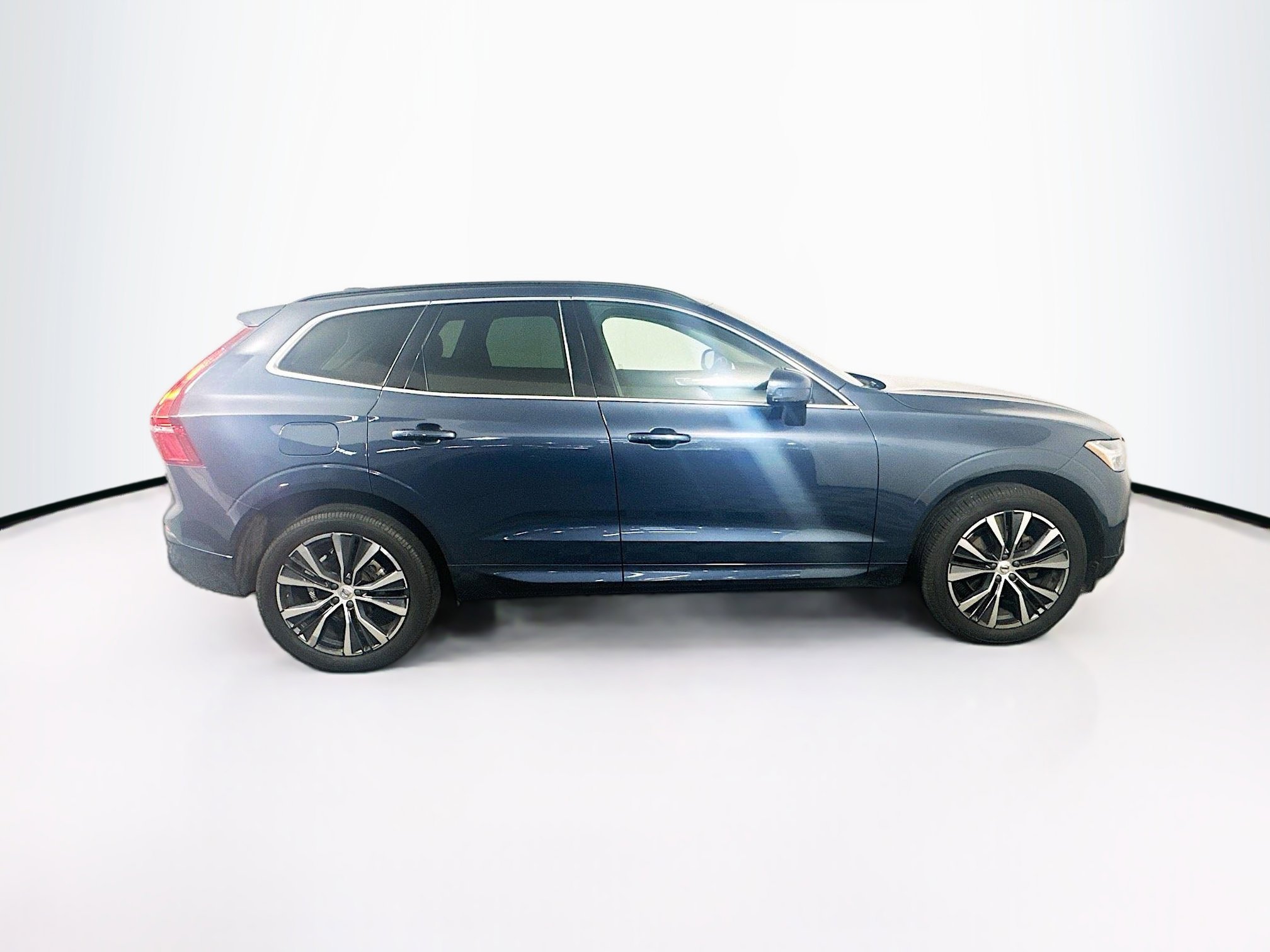 Used 2022 Volvo XC60 B5 Momentum w/ Climate Package AWD/4WD image 10