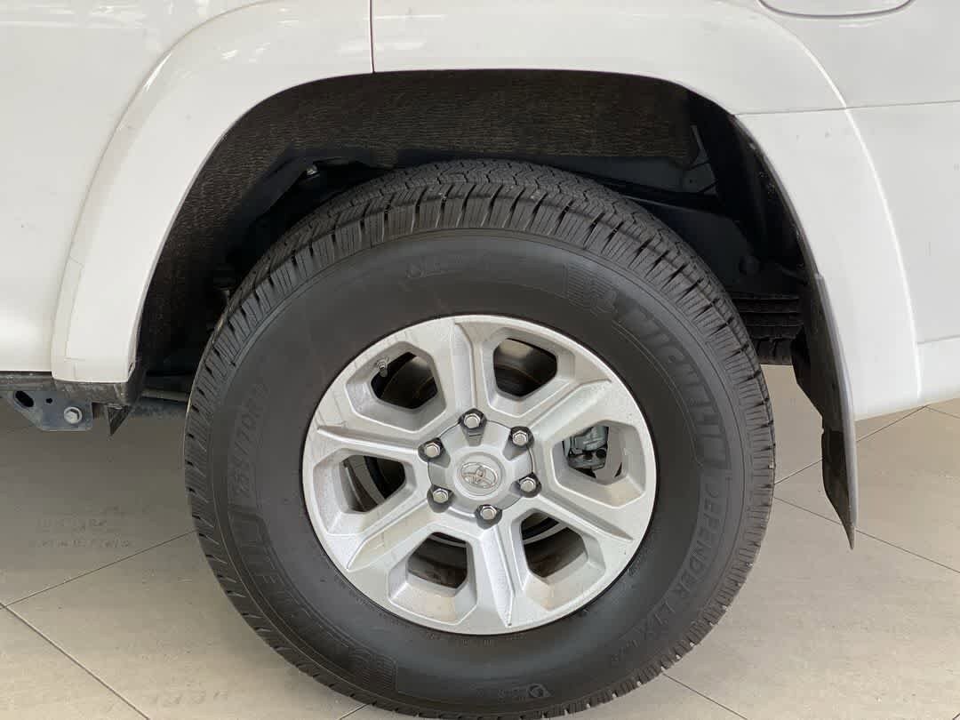 Used 2017 Toyota 4Runner SR5 AWD/4WD image 13