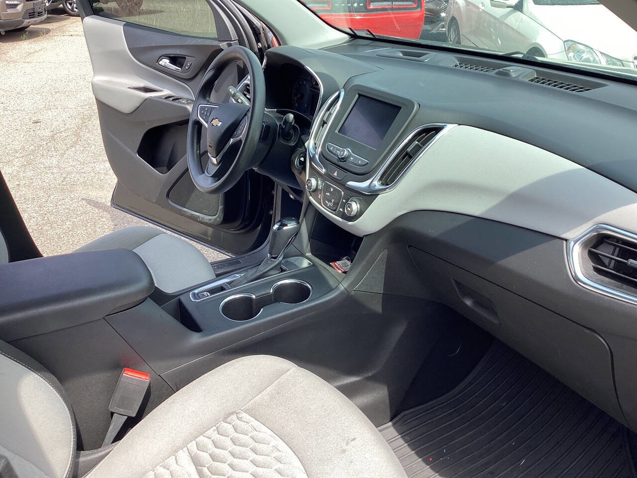 Used 2020 Chevrolet Equinox LS image 25