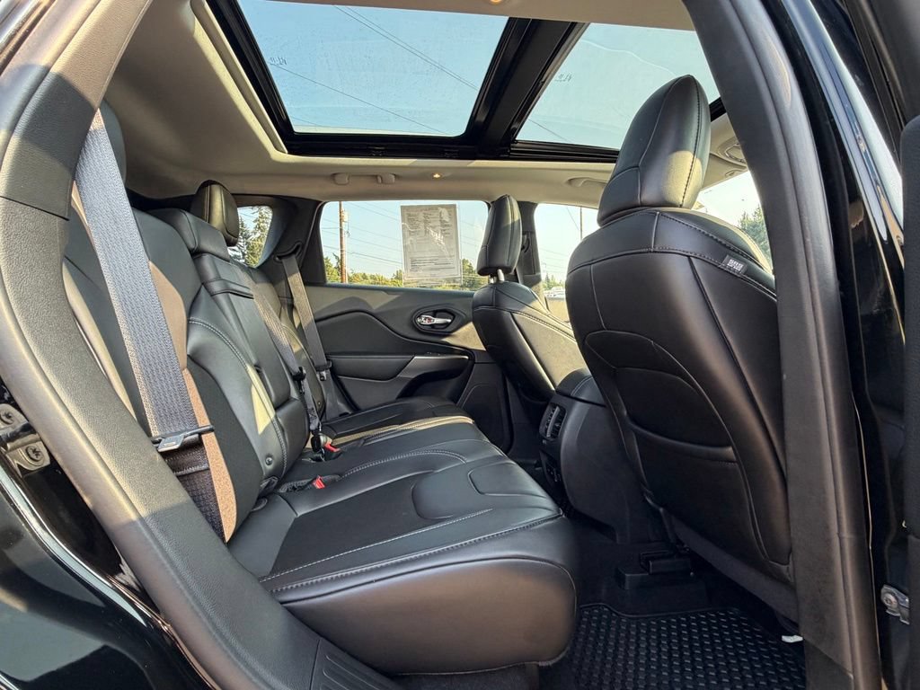 Used 2019 Jeep Cherokee Latitude Plus AWD/4WD image 31