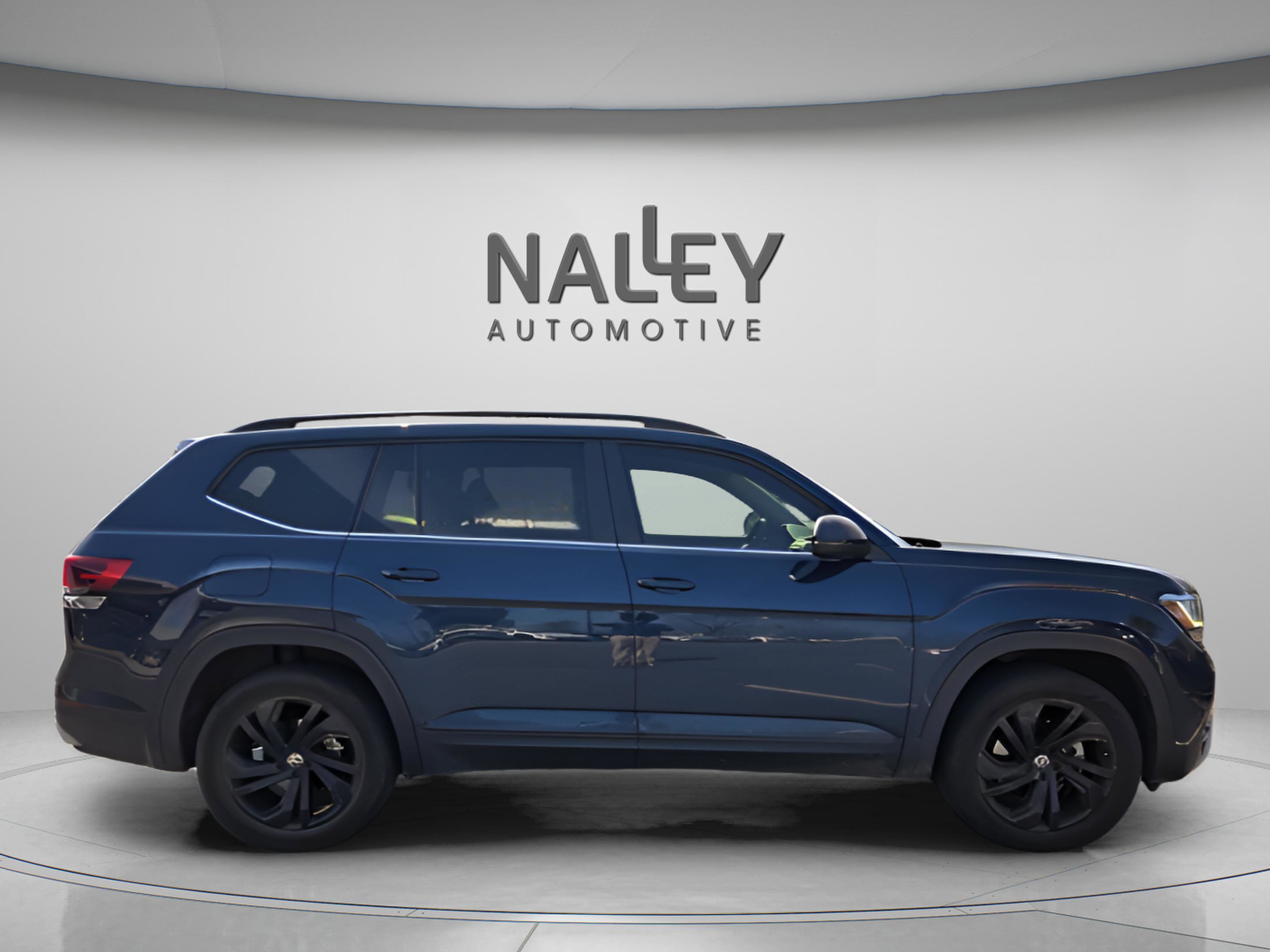 Used 2022 Volkswagen Atlas SE w/ Black Wheel Package image 7