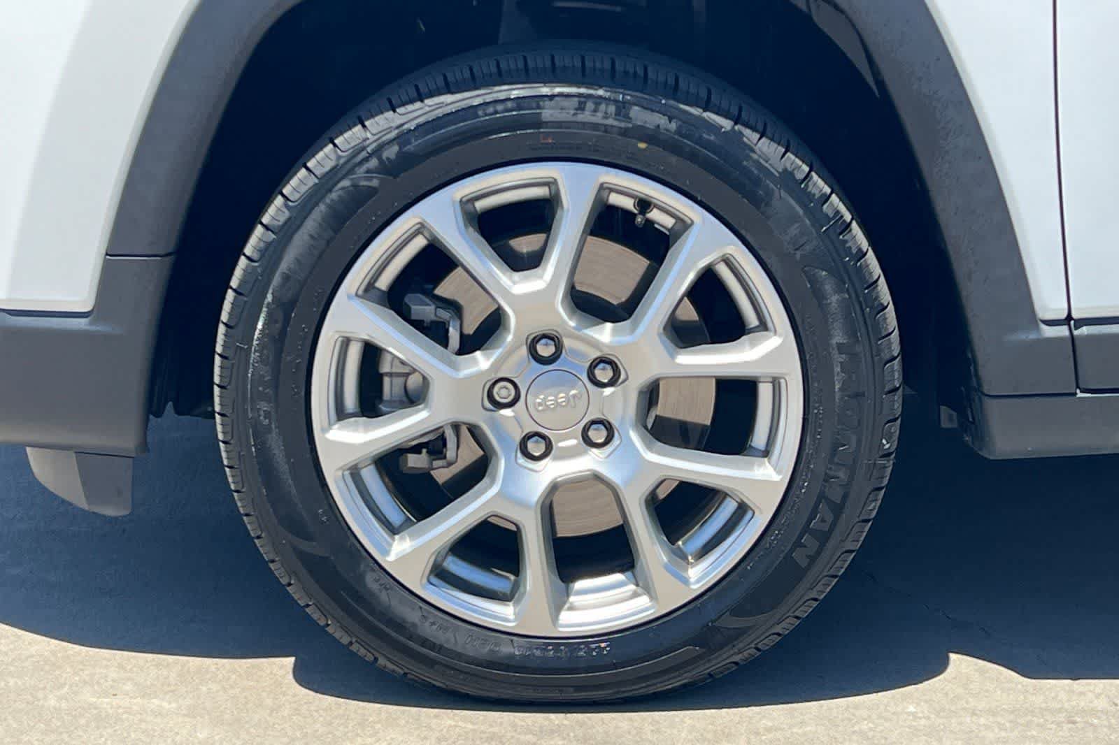 Used 2023 Jeep Compass Latitude AWD/4WD image 35