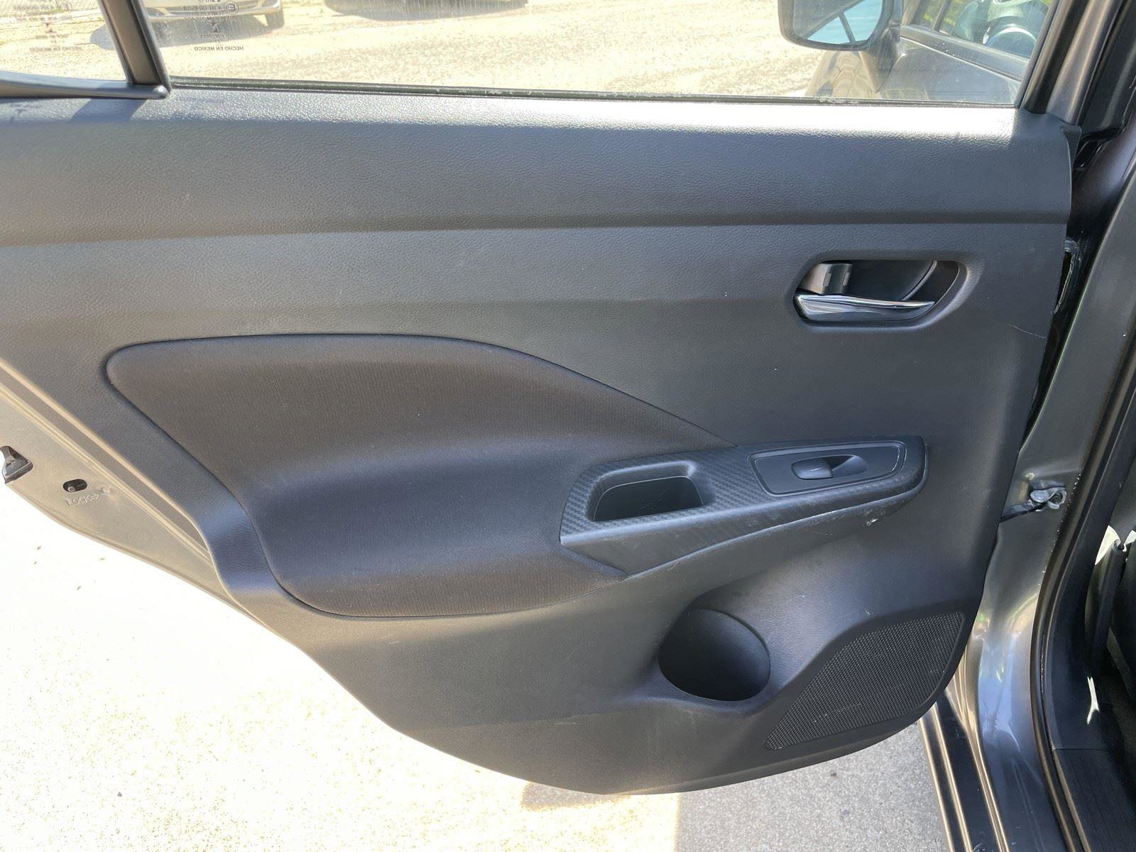Used 2021 Nissan Versa SV FWD image 31