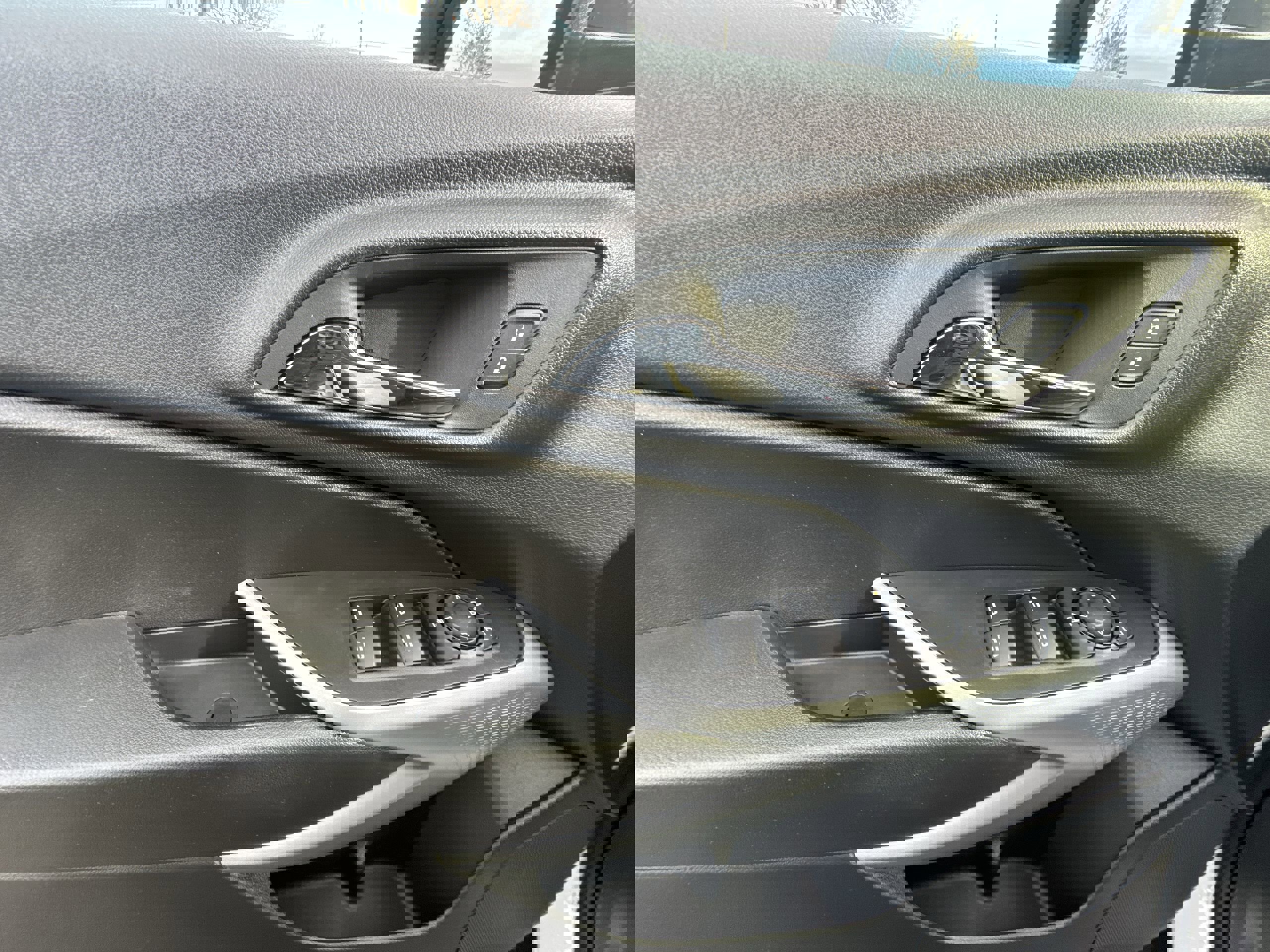 Used 2024 Chevrolet Trax RS w/ Driver Confidence Package image 24