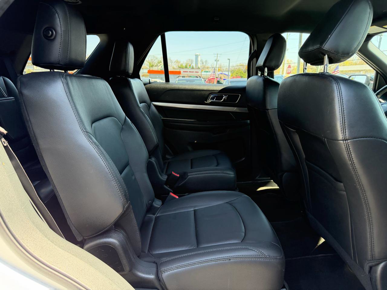 Used 2018 Ford Explorer XLT w/ Equipment Group 202A image 22