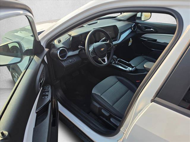New 2026 Chevrolet Trax LT w/ Sunroof Package FWD image 21
