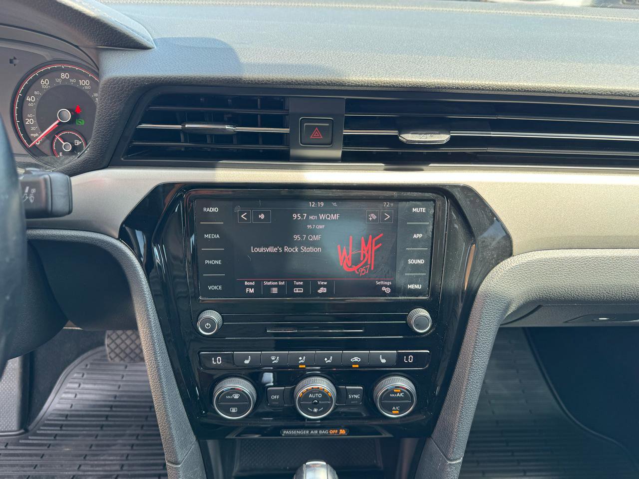 Used 2020 Volkswagen Passat 2.0T SE image 33