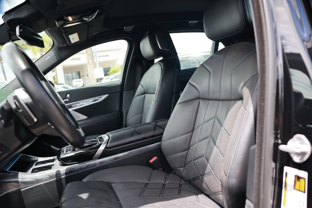 Used 2023 BMW 760i xDrive AWD/4WD image 17