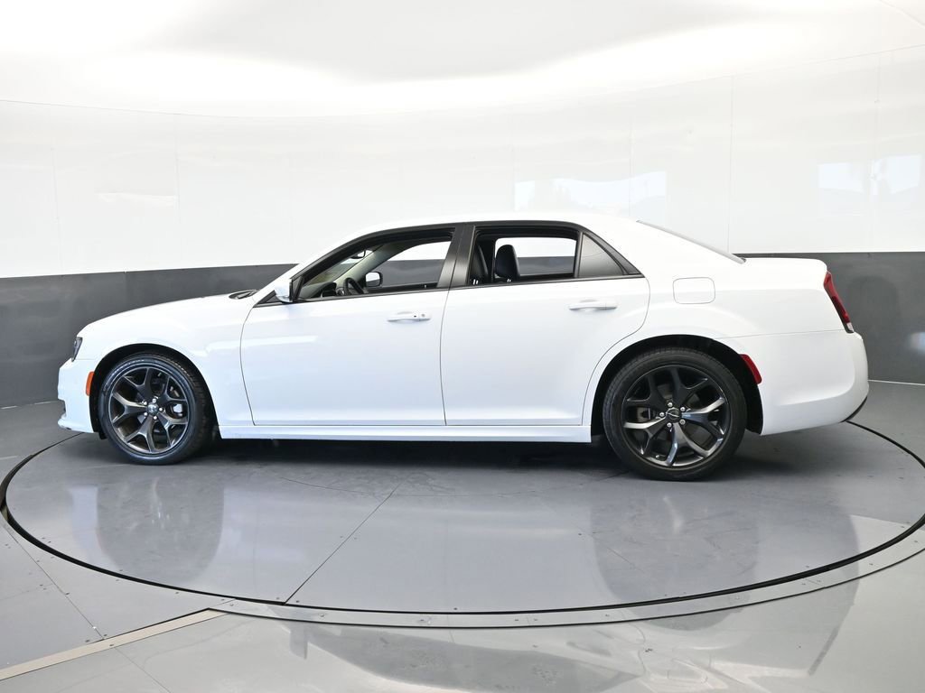 Used 2023 Chrysler 300 Touring L image 3