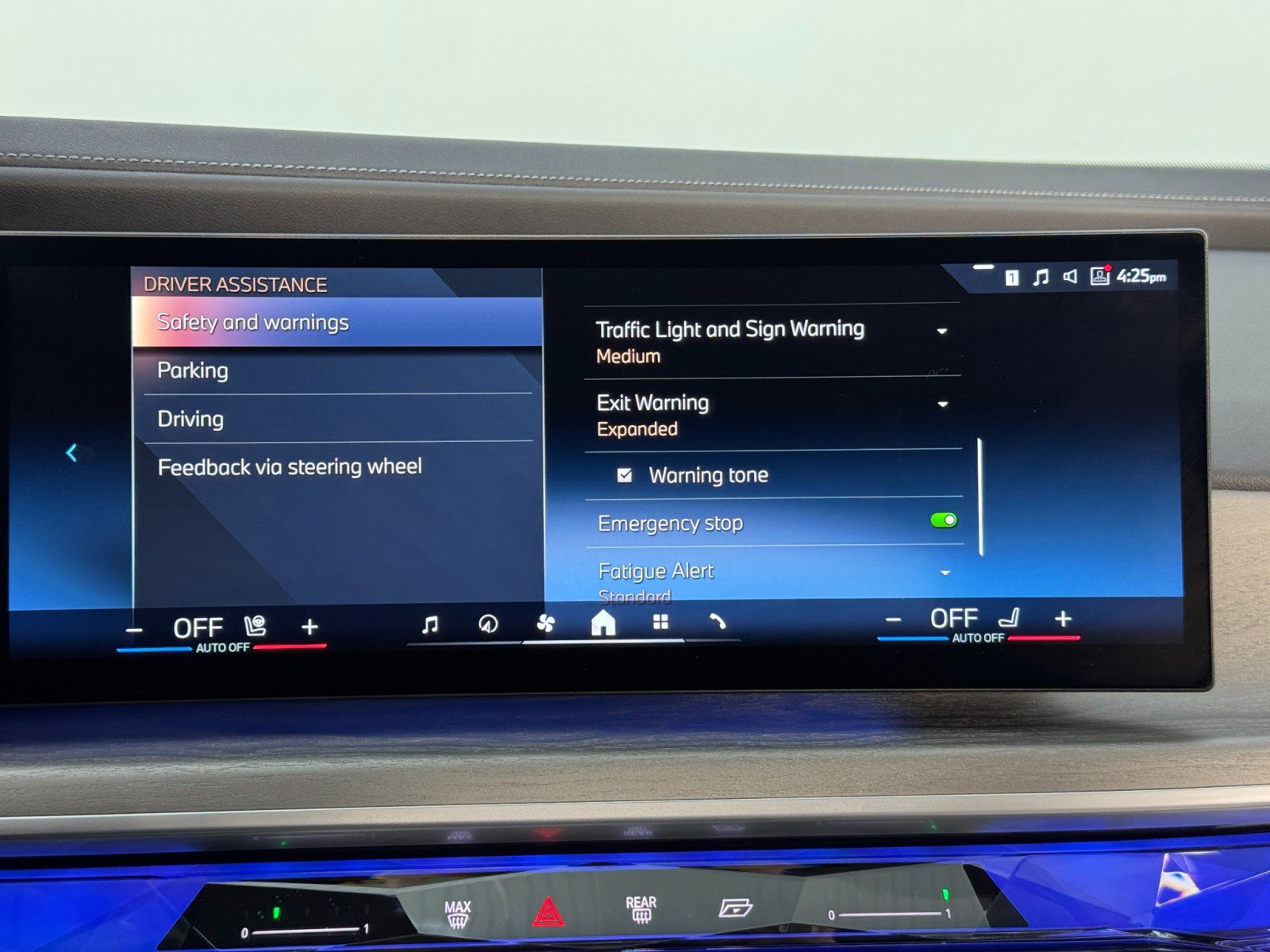 Used 2023 BMW i7 xDrive60 w/ Executive Package 2 image 33