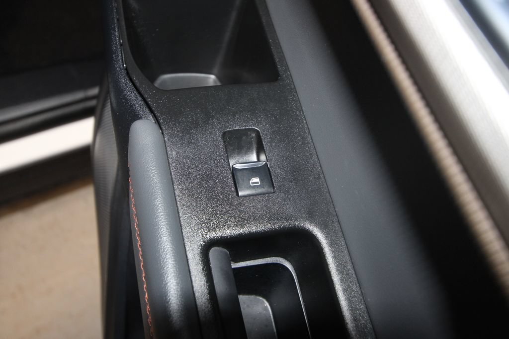 Used 2025 Ford Explorer Active AWD/4WD image 27
