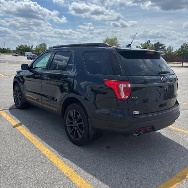 Used 2018 Ford Explorer XLT w/ Equipment Group 202A AWD/4WD image 2